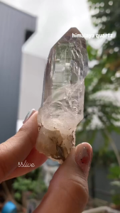 喜马钻石体白水晶手握❤️纹路也是很好看的一颗 ✅完整度也是很高 Himalayan Diamond-Form Clear Quartz Palm Stone Featuring beautiful internal patterns and a high level of crystal completeness ✨