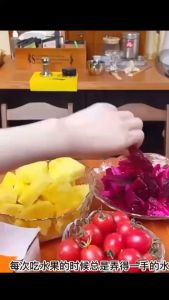Ready stock 50pcs Fruit fork set fruit pick disposable plastic two-tine household fruit cake dessert fork snack fork