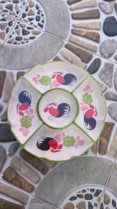 (11นิ้ว) จานออเดิฟ 5ช่อง เซรามิค ถาดหมุนได้ ลายไก่ ฐานไม้ จานออเดิร์ฟ จานออเดิร์ฟครบชุด ขอบคละสี