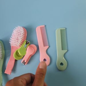4 IN 1 set perawatan perlengkapan mandi bayi sisir sikat bulu lembut guntin kuku bayi clip sisir baby ST PMND B