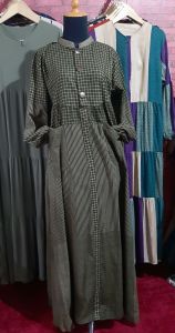 gamis dengan bahan katun rami. kami produksi sendiri jadi kwalitas bisa menjamin bahan dingin dan jahitan rapi