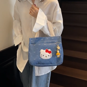 Leisure Store กระเป๋าถือแมว KT สีน้ําเงินเดนิมเรียบง่ายกระเป๋าผู้หญิงกล่องอาหารกลางวันความจุขนาดใหญ่กระเป๋าเบนโตะ กระเป๋า กระเป๋าผ้า กระเป๋าถือ