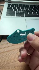 A Set of 5 3D-Printed Crocodile-Shaped Snack Sealing Clips a Fun and Creative Kitchen Food Preservation Tool.