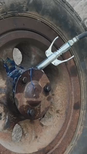 Kẹp đầu bơm mỡ 2 cánh 6 chấu tự khóa thông minh