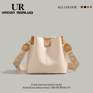 กระเป๋าผู้หญิงทรงถังสไตล์ยุโรปแบบใหม่ปี 2025 ทรงเรียบง่าย กระเป๋าสะพายไหล่แบบลำลอง กระเป๋าถือ PU นิ่ม สีสันสดใส สำหรับเยาวชน