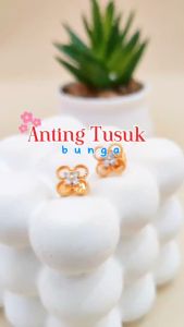 Cute Jewelry Anting Dewasa Anting Tusuk Mata Bunga Simpel Perhiasan Xuping Lapis Emas AT 147