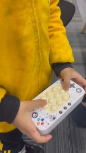 เกมส์กด Pop It ที่กดมีเสียง มีไฟ ธรรมดา เสริมพัฒนาการ บรรเทาความเครียด