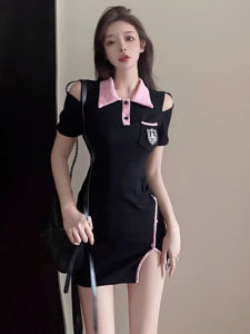 กระโปรงสั้นรัดสะโพกคอปกโปโลสำหรับคนตัวเล็กชุดเดรสเข้ารูปสีตัดกันเปิดไหล่เซ็กซี่แบบออริจินัลสไตล์เผ็ดหวานใส่ช่วงฤดูร้อนสำหรับผู้หญิง