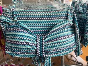 ชุดว่ายน้ำทูพีซเซตสองชิ้น