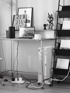 Tray Under Desk Wire Storage Rack Under Table Cable Management Tray Organizer Wire Cable Plug for Home Office