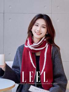 ผ้าพันคอไหมพรมหนาปักลายผีเสื้อสำหรับผู้หญิงในฤดูหนาว เสื้อผ้าผู้หญิงแบบลำลอง ผ้าพันคอไหมพรมปักลายผีเสื้อสีแดง เสื้อผ้าผู้หญิง