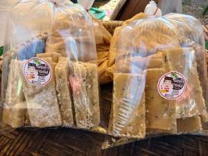 น้ำตาลกะทิใส่ถั่วโรยงา น้ำตาลอ้อยโบราณ 500 กรัม