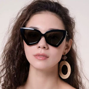 Nicedays🍒Kacamata Hitam Bingkai Besar Mata Kucing Kacamata Hitam Wanita Modis Kelas Atas Kacamata Retro Perlindungan UV