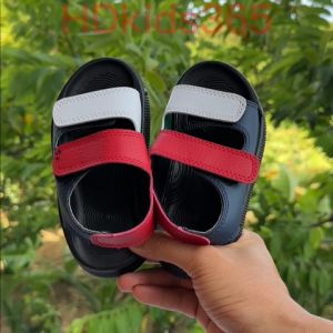 Dép sandal cho bé trai từ 2 đến 6 tuổi có quai da với đế cao su HD127
