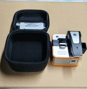 Q1S Fully Automatic Electric Fiber Optic Cleaver Rechargeable Optic Cable Cutter Ftth Optical Fiber Cleaver