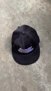 Hokidoky Sixpanel Corduroy: Kenikmatan Bersalah yang Menggoda