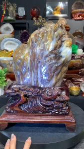 fossil tree #johorbahru #crystal #fossiltree #玉化树化玉天然玉化🪵💯长柱形树化玉  🆓雕刻实木底座  整体高total height: 34.5cm  宽width: 24cm x 17cm  重weight: 6.8kg  📍Johor Bahru 区可自行取货或邮寄服务