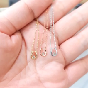 Amantio Diamond🐎✨ จี้ทองแท้ 14K ดีไซน์ เกือกม้า นำเข้า – Charm เล็กๆ ที่พกพาโชคดีไปกับคุณทุกวัน