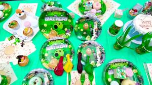 Miniso | 139 Pcs Zombies Birthday Decorations & Tableware - Balloons Banner Backdrop Keychains Plates Cup Etc. Plant Vs Zombies Par