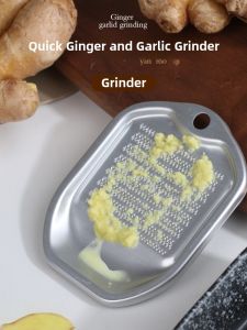 Manual Ginger Grater Garlic Paste Maker Hand Operated Ginger Juicer Kitchen Tool for Grinding Ginger And Garlic