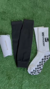 ชุดถุงเท้าฟุตบอล ซื้อ1ได้3อย่าง เด็กเเละผู้ใหญ่ ถุงเท้าตัดข้อ + ถุงเท้ากันลื่น + สนับเเเข้ง ฟุตบอล