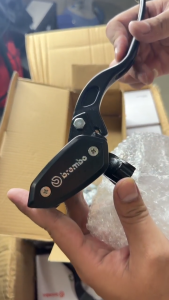 Tay phanh tay côn bình dầu liền Brembo nhôm CNC (mong ACE ủng hộp shop)
