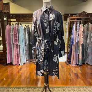 Alena Tunik Viscos by Dian Pelangi LIMITED EDITION Blouse Baju Atasan Kemeja Blus Outfit OOTD Casual Formal Kerja Kantor Pesta Pernikahan Kondangan Lebaran Wanita Muslim Hijaber Cantik Anggun Modis Modern Elegan Mewah Model Korea Terbaru Motif Batik