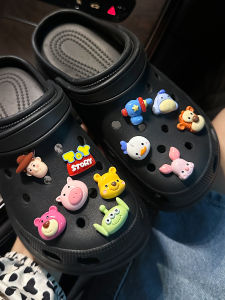 การ์ตูน อุปกรณ์เสริมรองเท้ารูของเล่น Crocs Shoe Flower Cross Carollis อุปกรณ์ตกแต่งหัวเข็มขัดหัวเข็มขัดรองเท้า