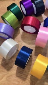 1 CUỘN RUY BĂNG LOẠI 4 PHÂN DÙNG LÀM NƠ CHO BÓ HOA  LÀM HOA RUY BĂNG LÀM DỒ HANMADE