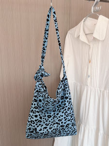 กระเป๋าผ้าคอร์ดูรอยลายเสือดาวสีฟ้าแบบปรับได้ กระเป๋าสะพายไหล่ข้างเดียวสไตล์วินเทจแบบลำลอง กระเป๋าสะพายข้างแบบมีซิป