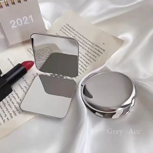 Gương Lật Thiết Kế Hai Mặt Cỡ Nhỏ Gấp Gọn Tiện Lợi