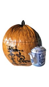 Bình ủ trà trái dừa khắc chữ Tâm / Bình trà 04 - 09 lít / Giữ ấm từ 3 - 6 giờ / Sản phẩm sản xuất thủ công / Xưởng sản xuất tại Bến Tre