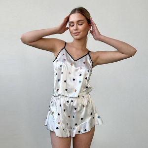 ชุดกางเกงขาสั้นซาตินชุดกลางคืนชุดแฟชั่นสำหรับผู้หญิงชุดนอนเสื้อยืดผู้หญิงคอวีชุดกางเกงขาสั้นสีขาวมีระบายเซ็กซี่