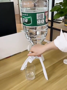 3L Bottle Water Stand Labor-saving Stable Water Dispenser Stand Home Bedroom Party Picnic Portable Pemegang Botol Air Mineral Stabil & Kuat untuk Botol Besar 泉水瓶支架