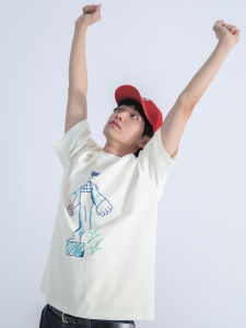 เสื้อยืดคอกลมแขนสั้นลายการ์ตูน Graffiti สำหรับผู้ชาย ฤดูร้อน 2025 ผ้าฝ้ายระบายอากาศได้ดี สวมใส่สบาย เสื้อยืดคอกลม