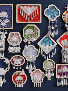 Móc Tủ Lạnh Bạc Dân Tộc Miao Thủ Công Truyền Thống Đặc Biệt Quần Đảo Dân Tộc Phong Cách Thêu Dân Tộc Dây Đeo Lưu Niệm Trung Quốc