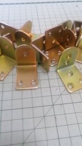 ฉากเหล็กเข้ามุมไม้ ฉากเหล็กยึดมุมไม้ เหล็กชุบซิ้งค์สีรุ้ง เหล็กฉากเข้ามุมเฟอร์นิเจอร์ เหล็กฉากยึดมุมเฟอร์นิเจอร์ งานติดตั้ง DIY เหล็กหนา แข็งแรงทนทาน