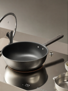 DUMIK | Titanium Non-Stick Multi-Cooktop Suitable Frying Pan