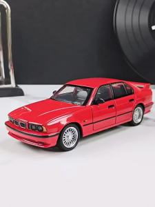 1:24 M5 760LI Miniature Model Toy Cars Alloy Diecast Shock Absorption Sound Light Pull Back Doors Opened Simulation Car Models