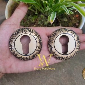 Tutup Lubang Kunci Pintu Rumah Kuningan Motif Ukir 2 Pcs