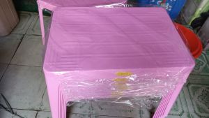 Bàn nhựa hồng cao cấp
