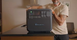 Bluetti AC200MAX Portable Power Station 60HZ 2048Wh/2200W 220V LiFePO4 Battery Fast Charge Solar Generator for Camping