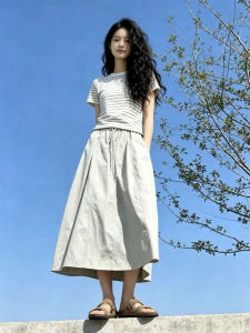 XIANYIJIAO | High-Waisted A-Line Skirt for Short Figure with Quick-Drying and Silky Drapey Finish