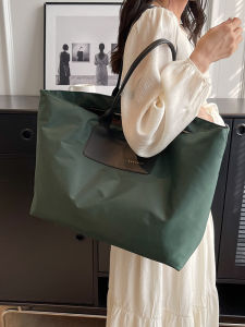 Large Capacity Travel Handheld Tote Bag Fashionable Waterproof Yoga Bag Simple Single Shoulder Fitness Bag for Casual Use