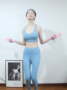 ลูกปืนขนาดใหญ่ไร้สายกระโดดข้ามเชือกฝึกลูกบอลมืออาชีพกีฬาฟิตเนสการเผาผลาญไขมันในร่มชายและหญิงกระโดดเชือกกระโดด