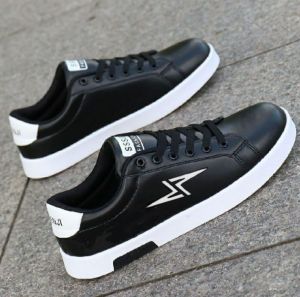 SEPATU PUTIH PRIA DAN WANIRA TERLARIS