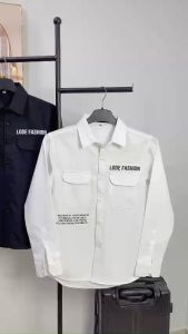 Áo sơ mi nam vải lụa mềm phối túi trước in chữ trẻ trung cá tính mẫu -ATC77SHOP