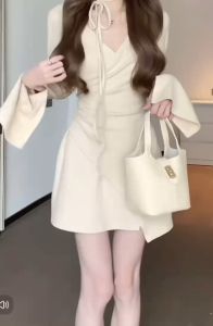 ชุดเดรสสั้นออกงาน แขนยาวทรงกระดิ่ง สีพื้น ดีเทลสายผูกคอ กระโปรงทรงทิวลิปสม็อคเอว ผ้านุ่ม ทรงเข้ารูป #9158