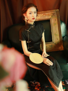 Retro Style Green Qipao for Women with High Slit and Slim Fit Chinese Traditional Design Long-Sleeve Daily Wear Dress