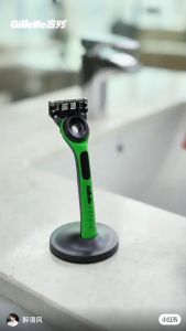 Vỉ 4 lưỡi dao cạo Gillette Fusion 5+1 Proshield lá chắn chuyên nghiệp lưỡi mát